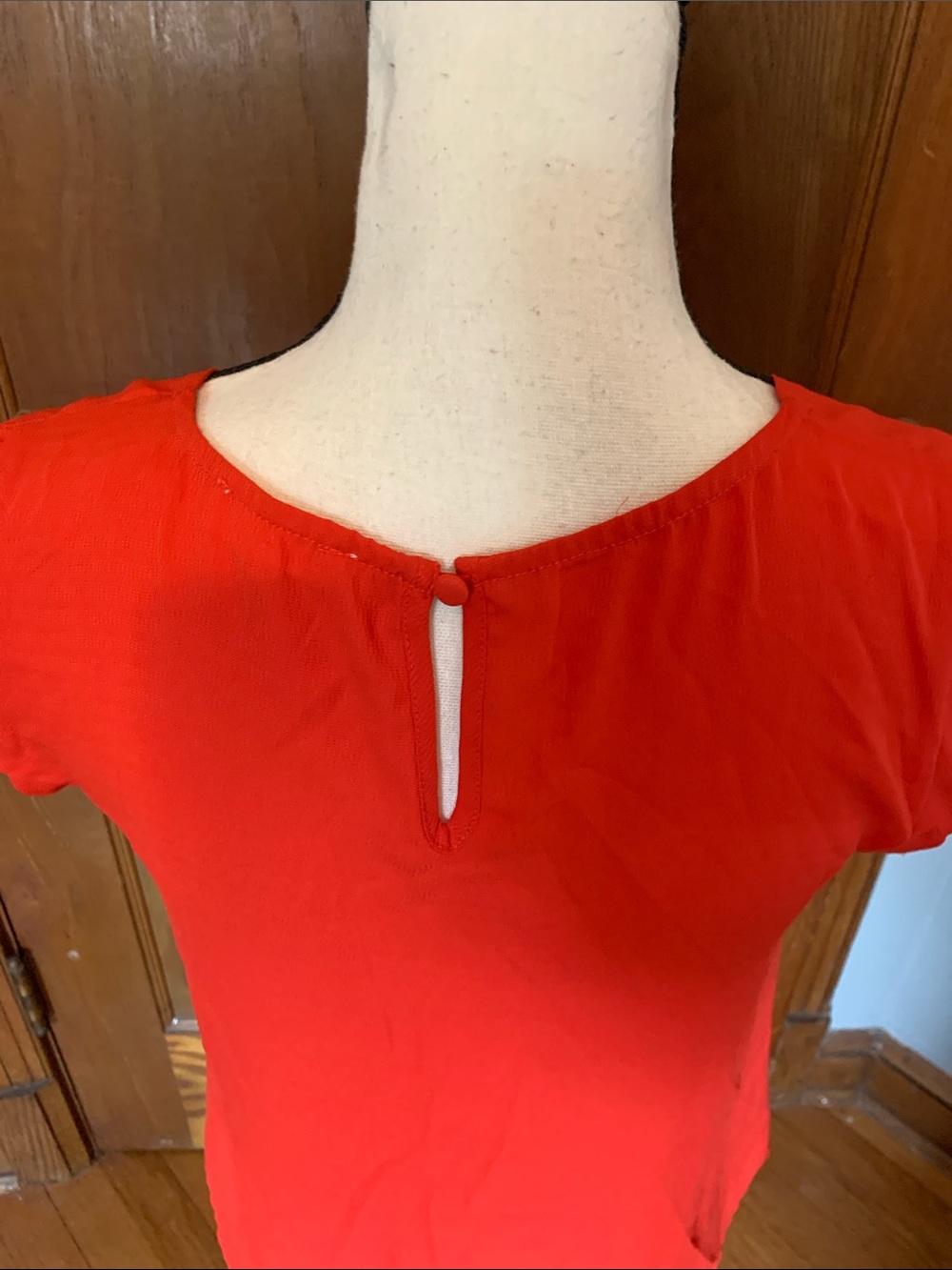 E&M Women's Red Cap-Sleeve Keyhole Blouse - Picture 6 of 9